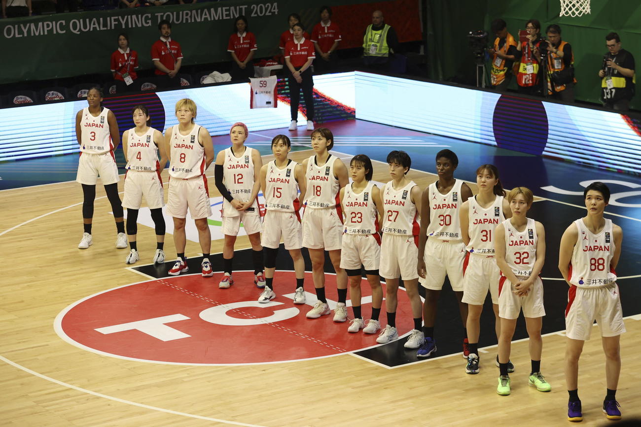 ハンガリー戦に臨むバスケ女子日本代表（AP)