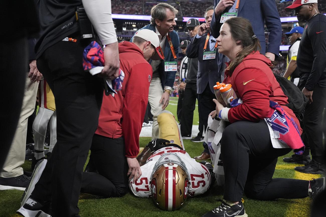 負傷した49ersのLBグリーンロー（AP）