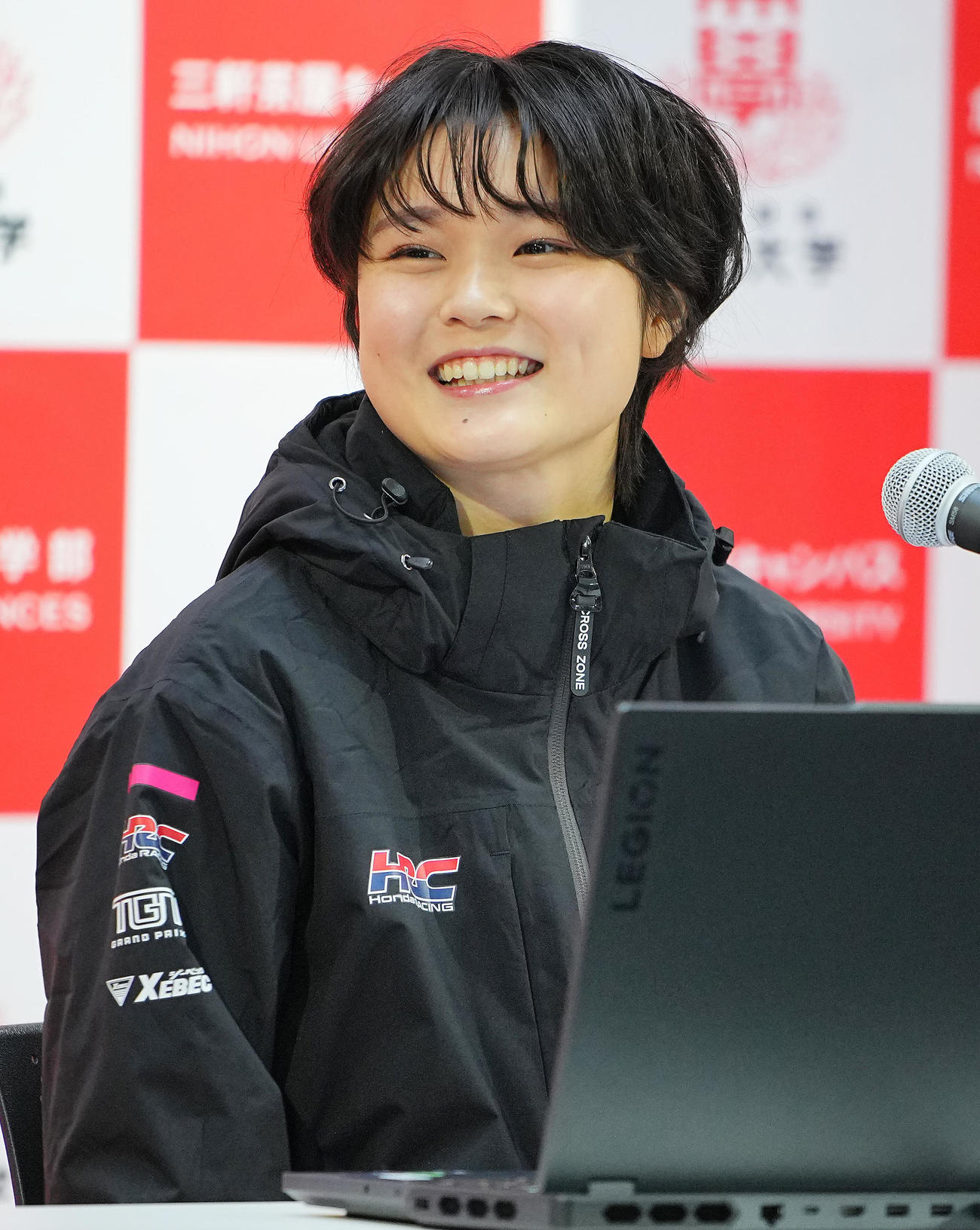 会見で笑顔を見せるJujuこと野田樹潤（撮影・垰建太）