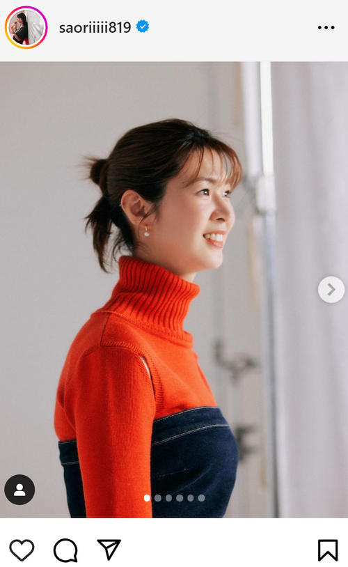 木村沙織さん、鮮やかなオレンジのセーター姿 上腕の切れ込みで脇