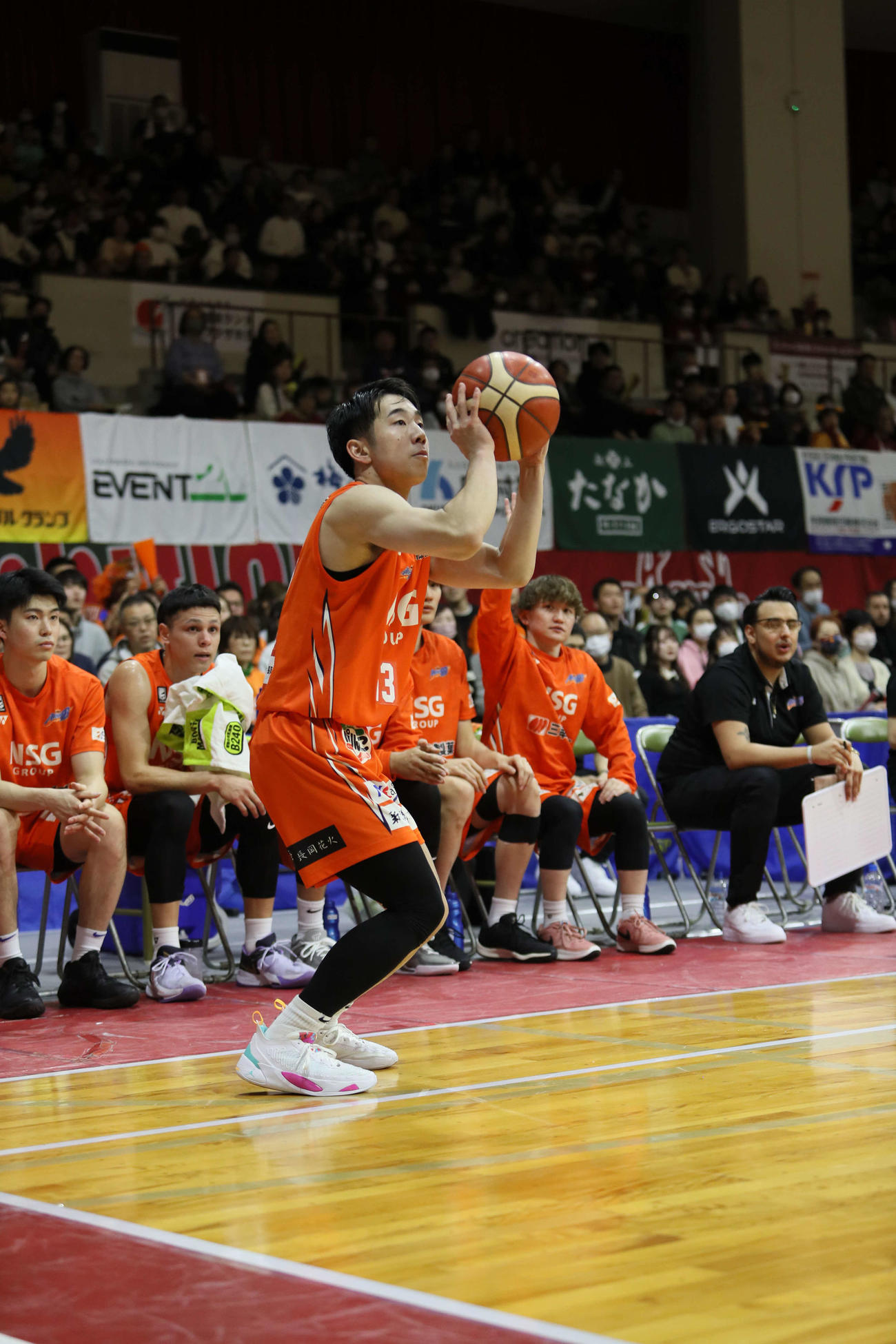 第1Q、3点シュートを決める新潟・永野（C）B．LEAGUE