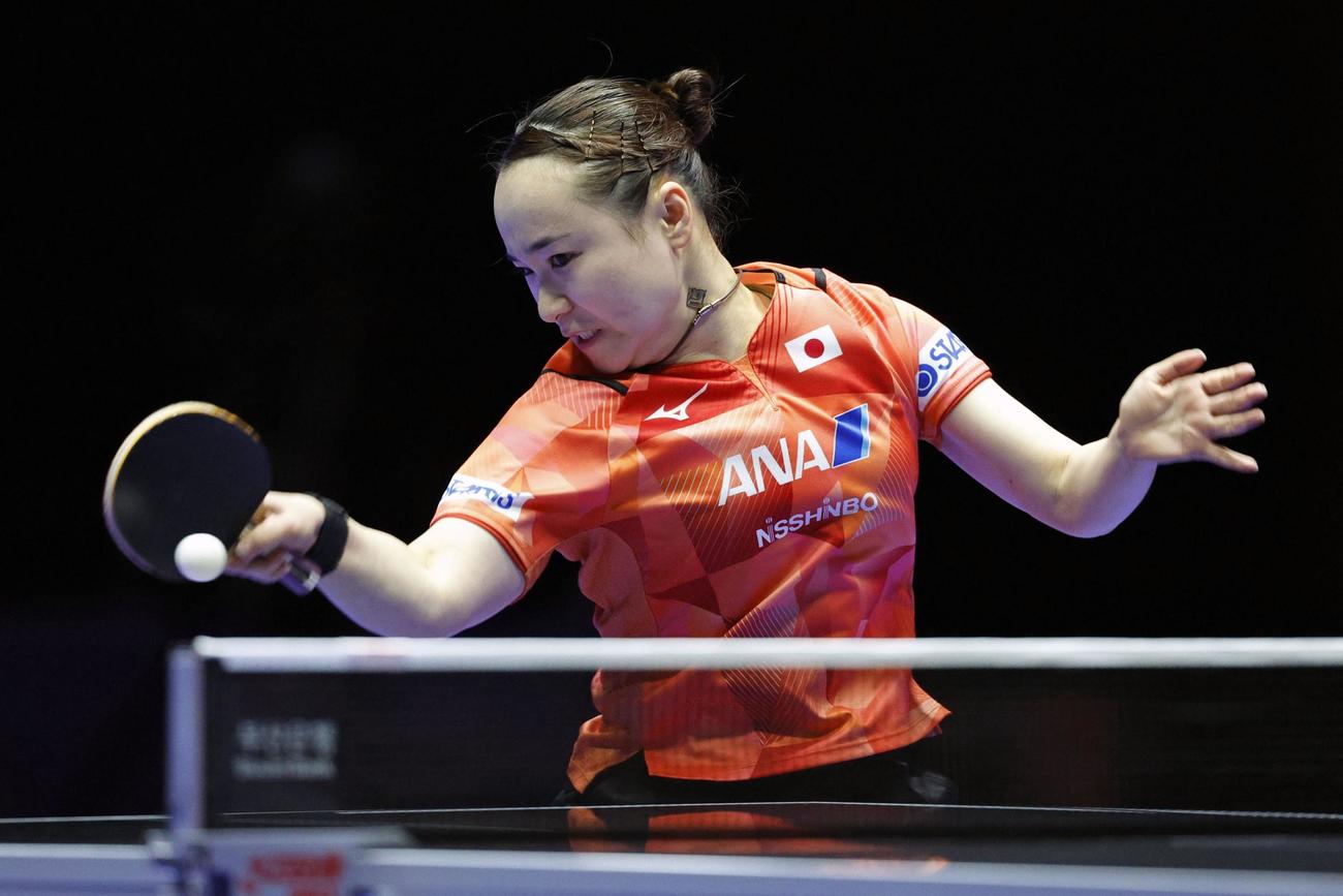 イラン戦でプレーする伊藤美誠（共同）