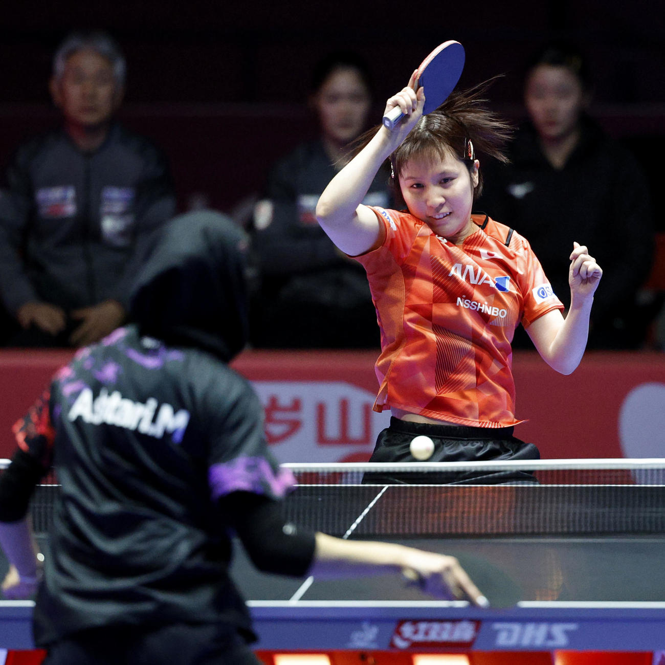 女子1次リーグ　イラン戦でプレーする平野美宇（共同）