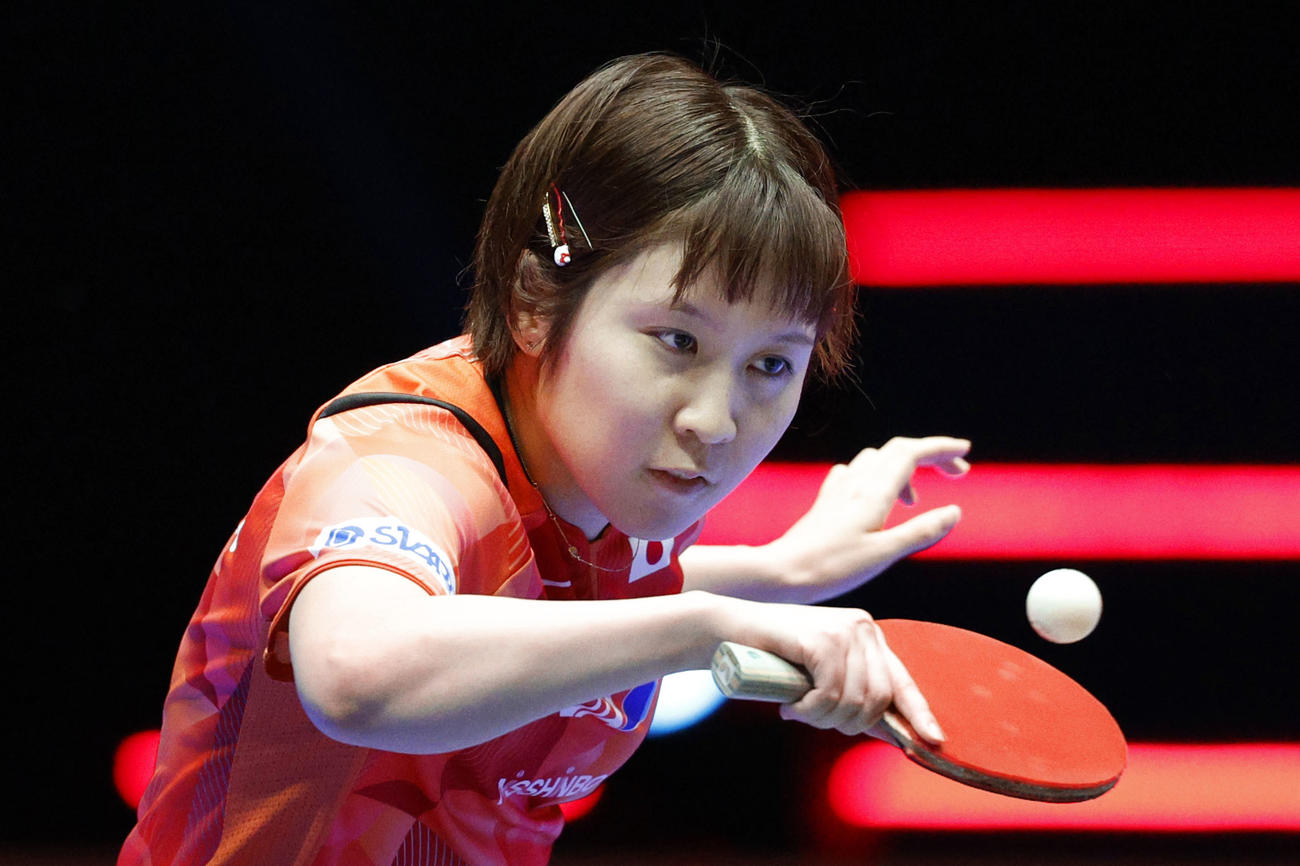 女子1次リーグ　イラン戦でプレーする平野美宇（共同）