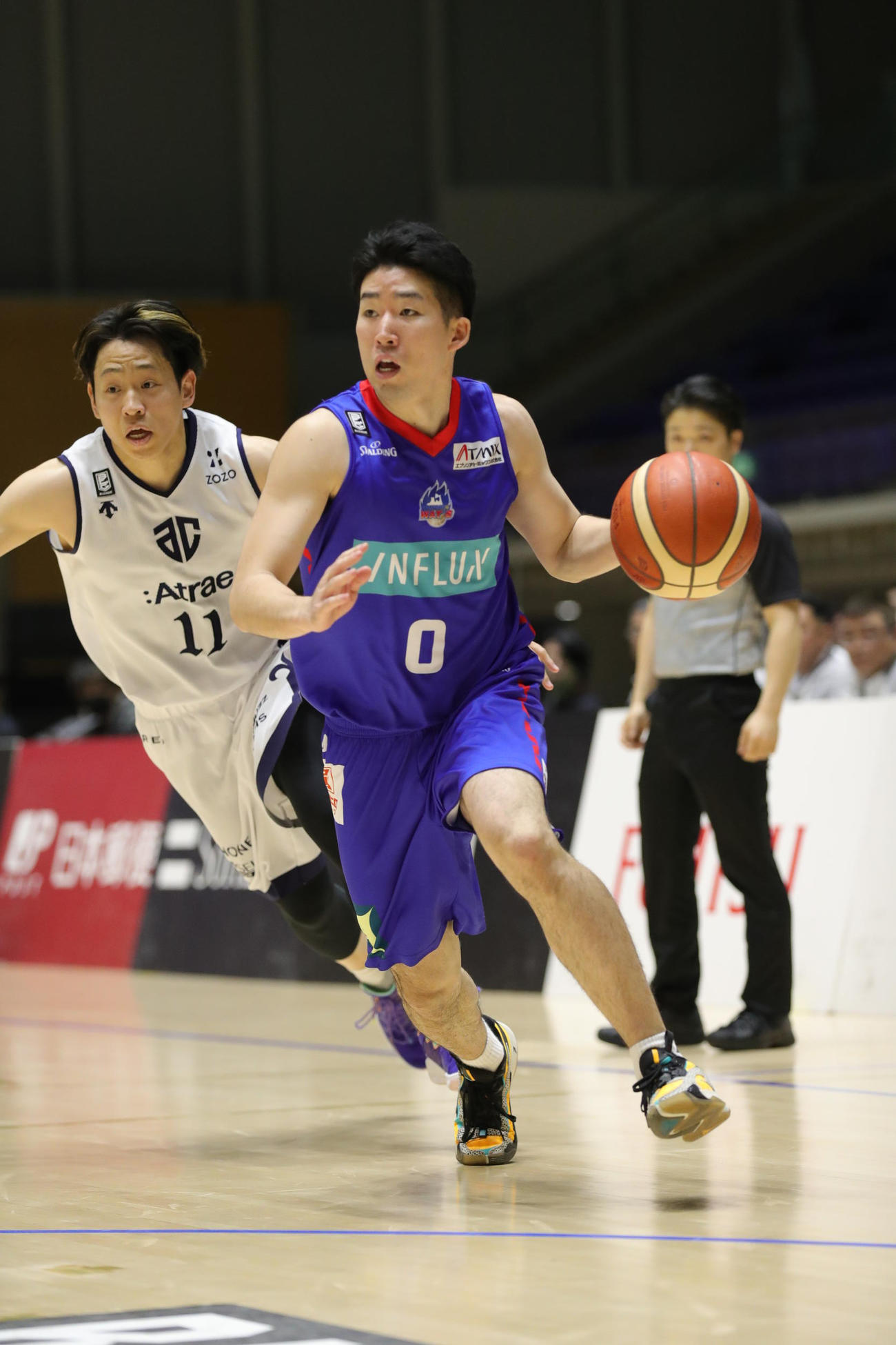 第2Q、ドリブル突破する青森会田（C）B．LEAGUE