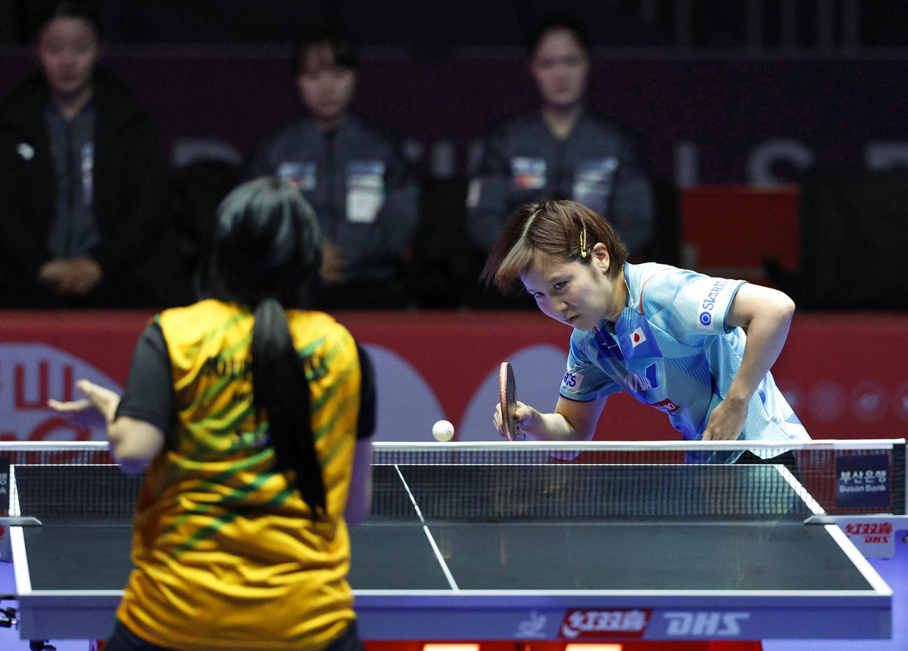 女子1次リーグ　南アフリカ戦でプレーする平野美宇＝釜山（共同）