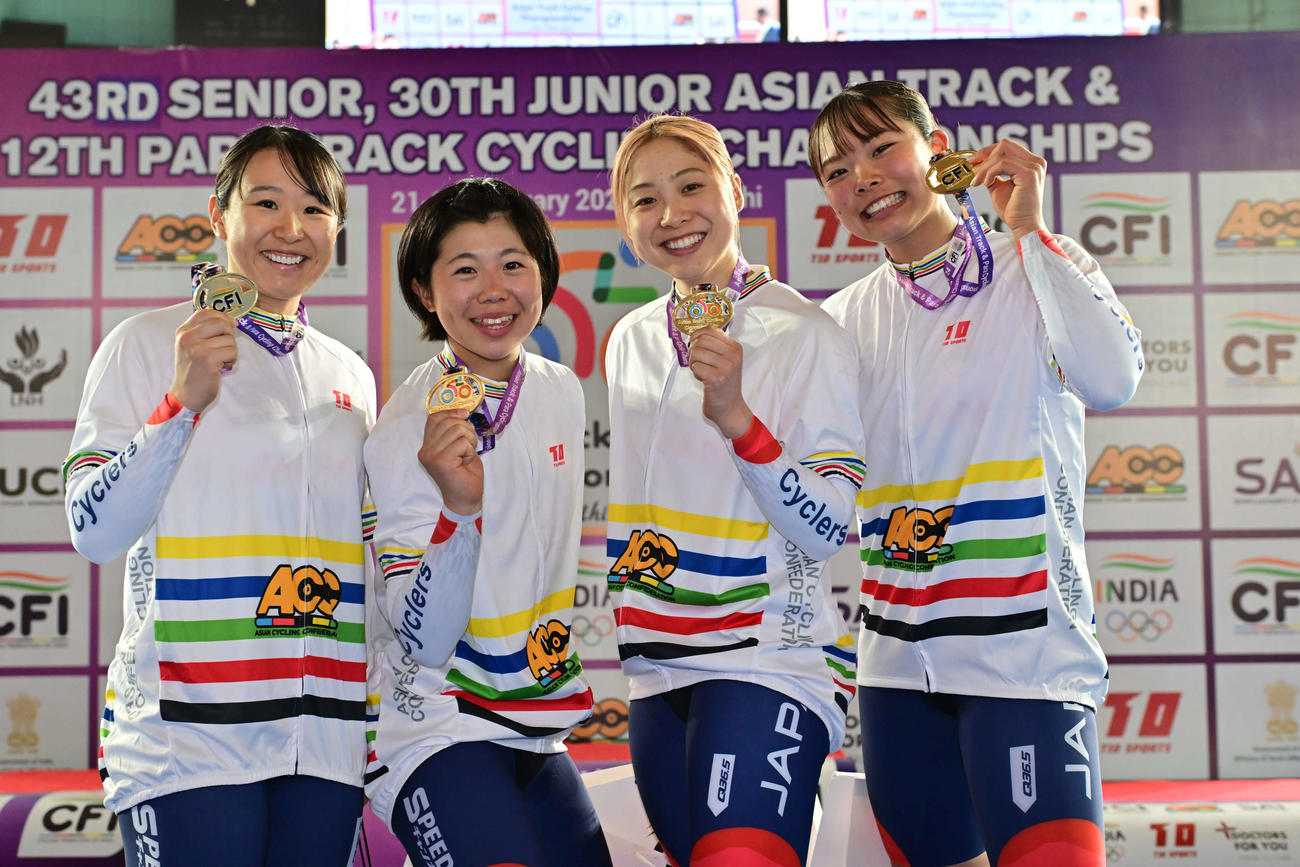 アジア選手権女子団体追い抜きで金メダルを獲得した日本女子チーム（左から梶原悠未、池田瑞紀、内野艶和、垣田真穂、日本自転車競技連盟提供）