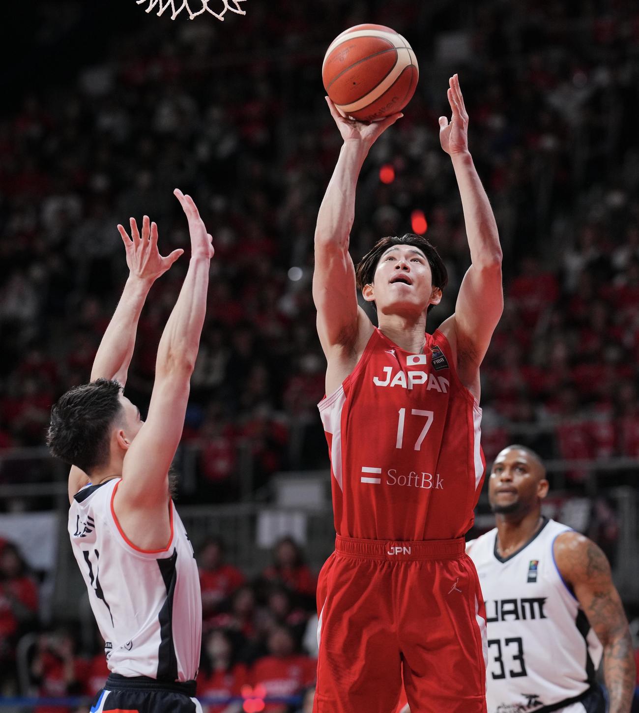 日本対グアム　第2Q、シュートを放つ井上（撮影・垰建太）