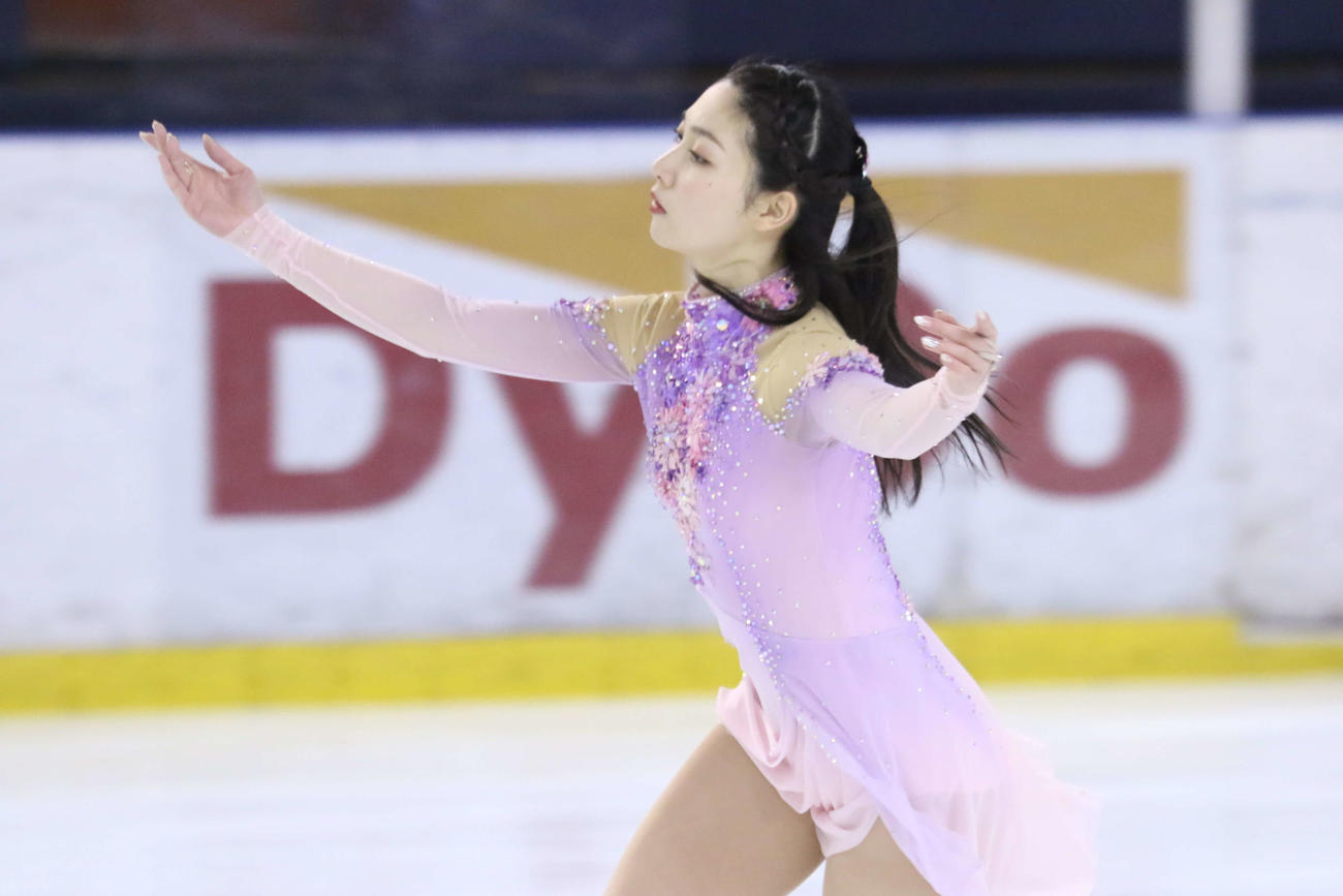 演技する小嶋孝夏