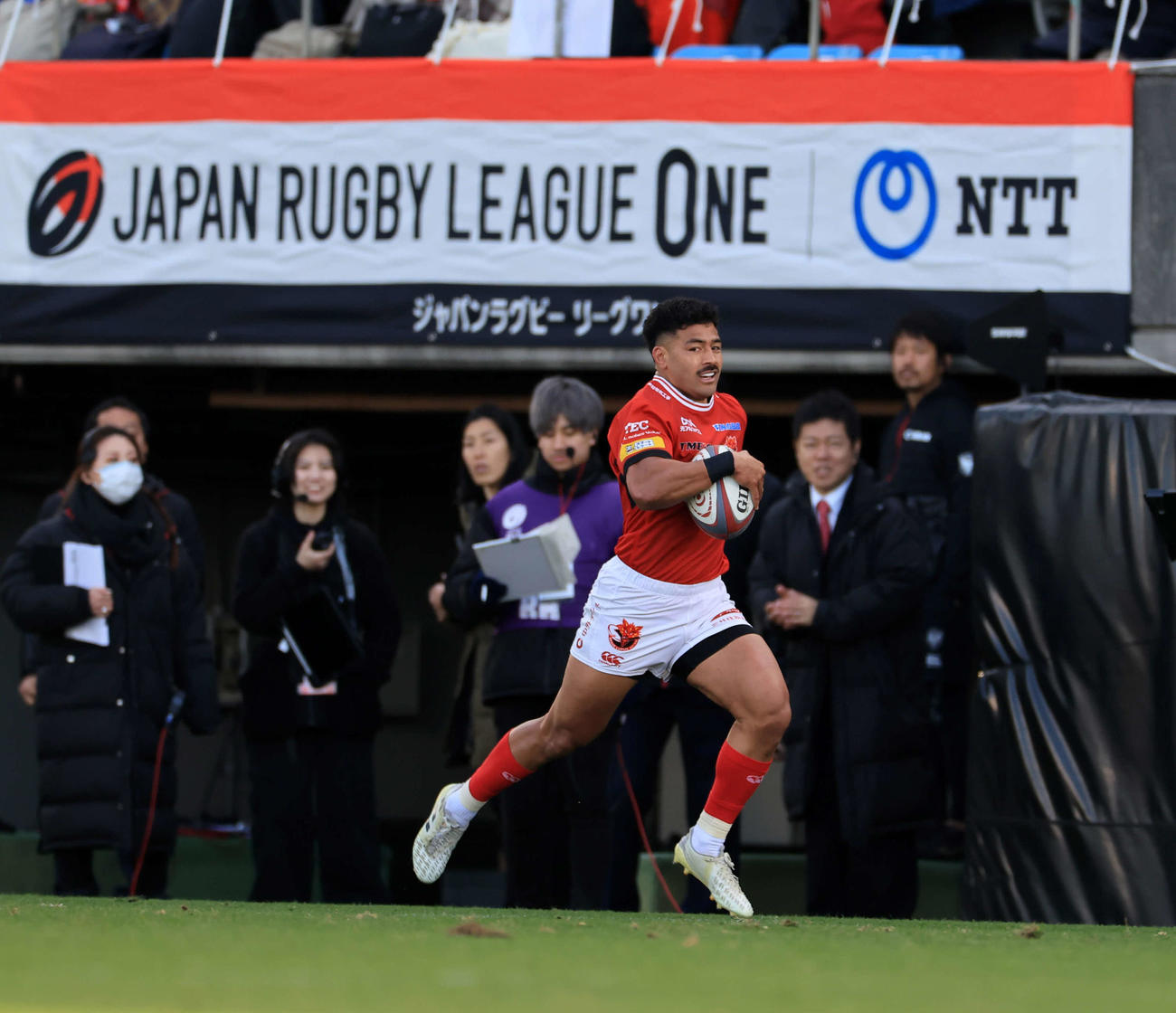 BL東京対横浜　後半、独走トライを決めるBL東京リッチー・モウンガ（撮影・浅見桂子）