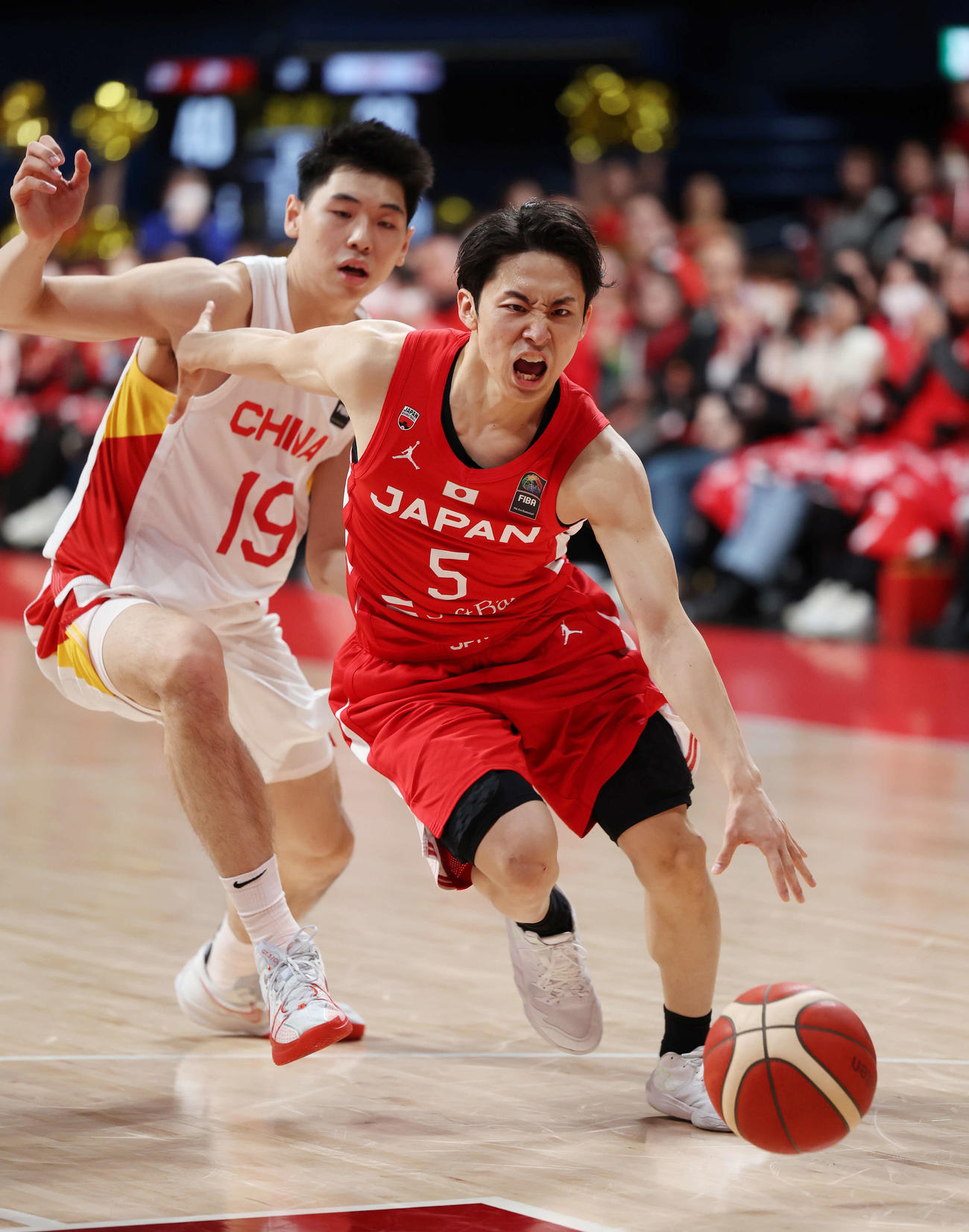 日本対中国　第3Q、ドライブで切り込む河村（撮影・宮地輝）
