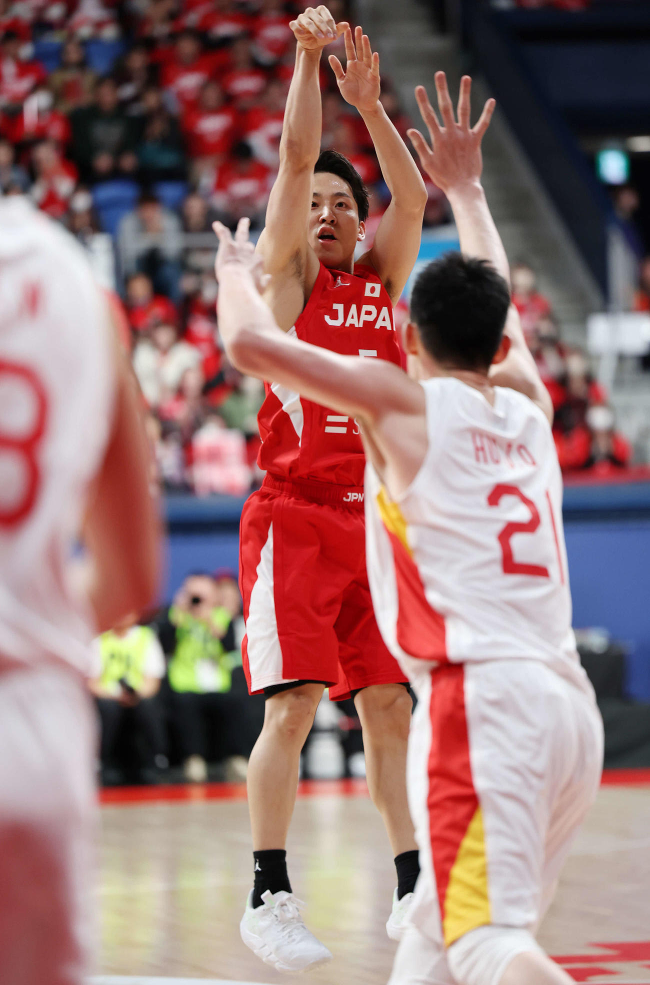 日本対中国　第4Q、2点シュートを決める河村（撮影・宮地輝）