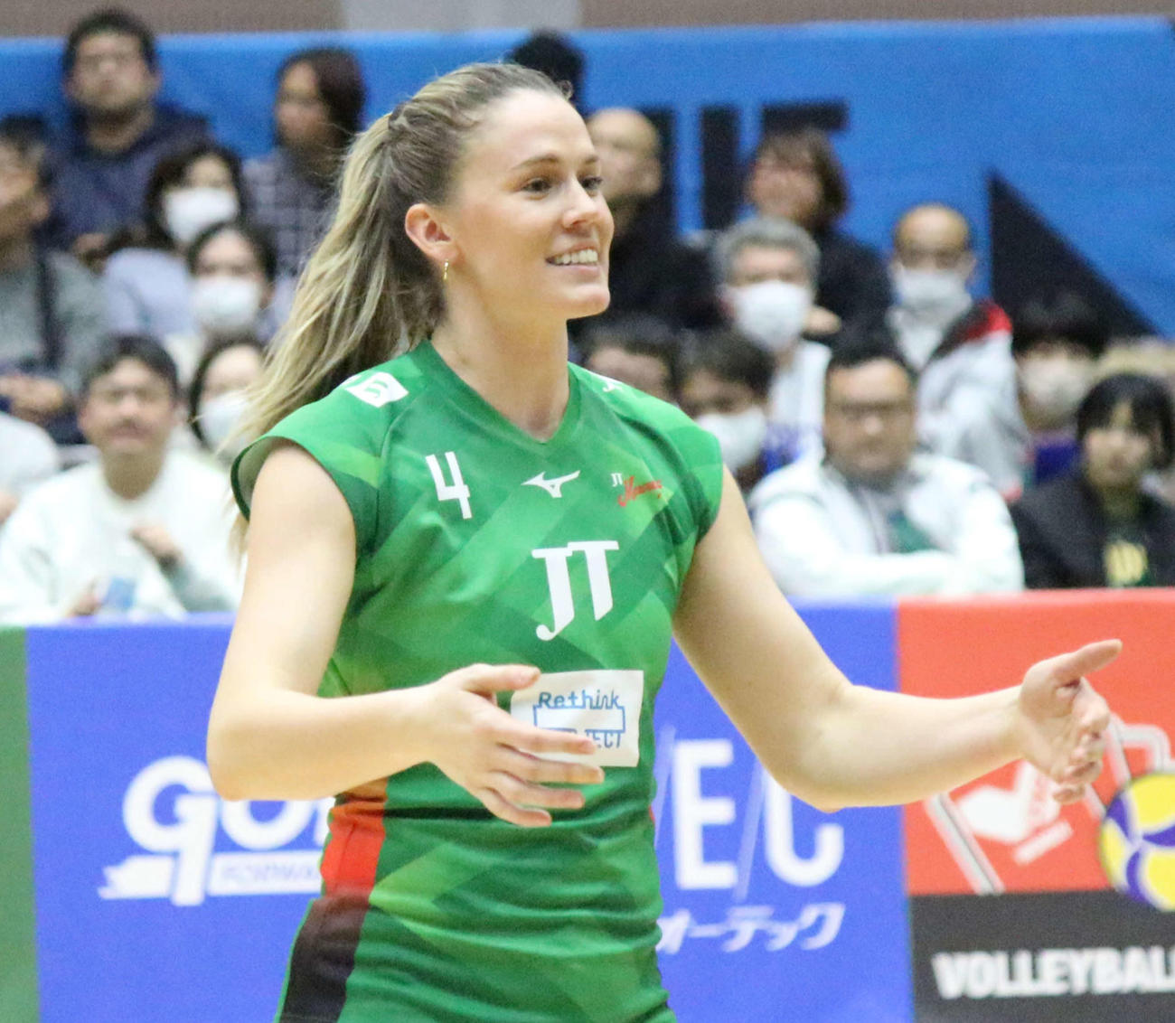 切り替えようというジェスチャーを見せるJTのドルーズ（撮影・勝部晃多）