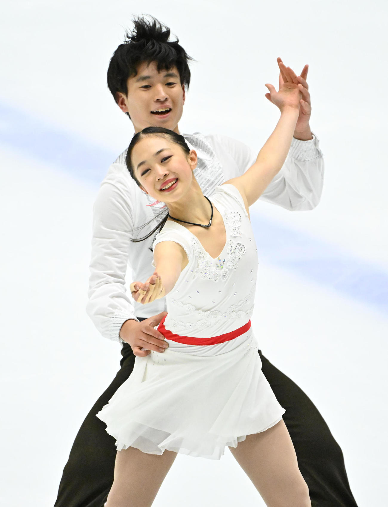 演技をする清水咲衣（手前）本田ルーカス剛史ペア（2023年11月18日撮影）