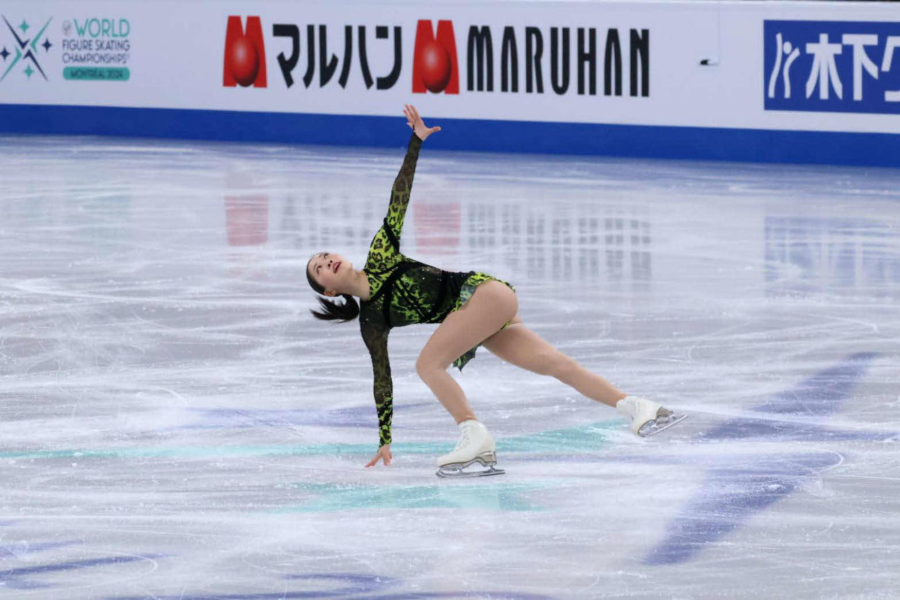 世界選手権女子SP　笑顔で演技する吉田陽菜（撮影・阿部健吾）