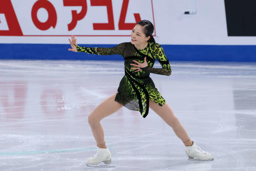 世界選手権女子SP　笑顔で演技する吉田陽菜（撮影・阿部健吾）