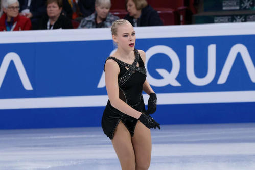 世界選手権女子SP 6分間練習に臨むニナ・ペトロキナ（撮影・阿部健吾）