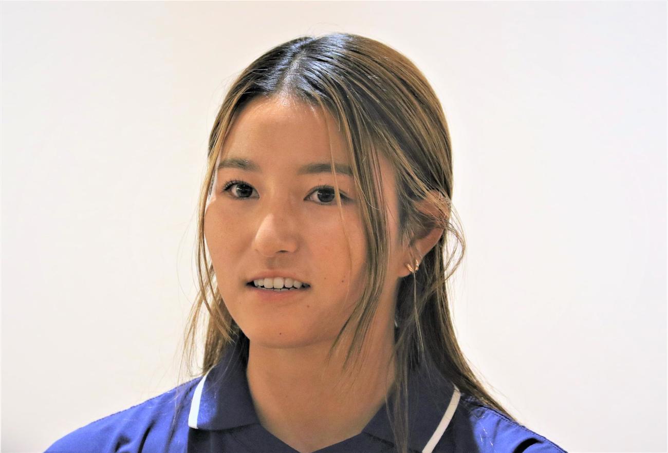 サーフィンのワールドゲームズ（WG）から羽田空港に帰国した松田（撮影・藤塚大輔）
