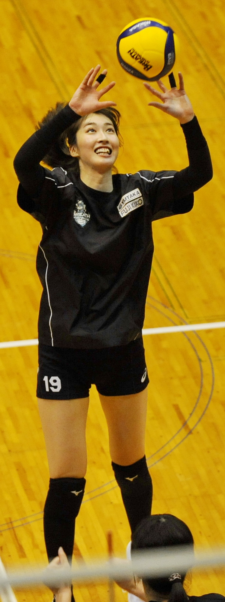 トスを上げるブレス浜松S森木