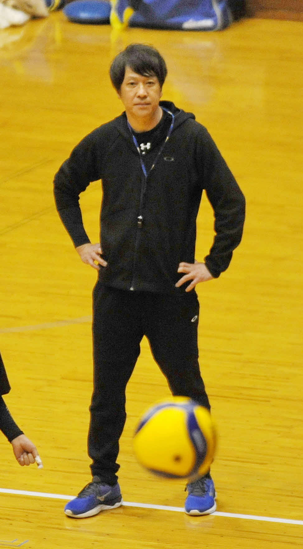 最終決戦に向け、練習を見守る浜田監督　