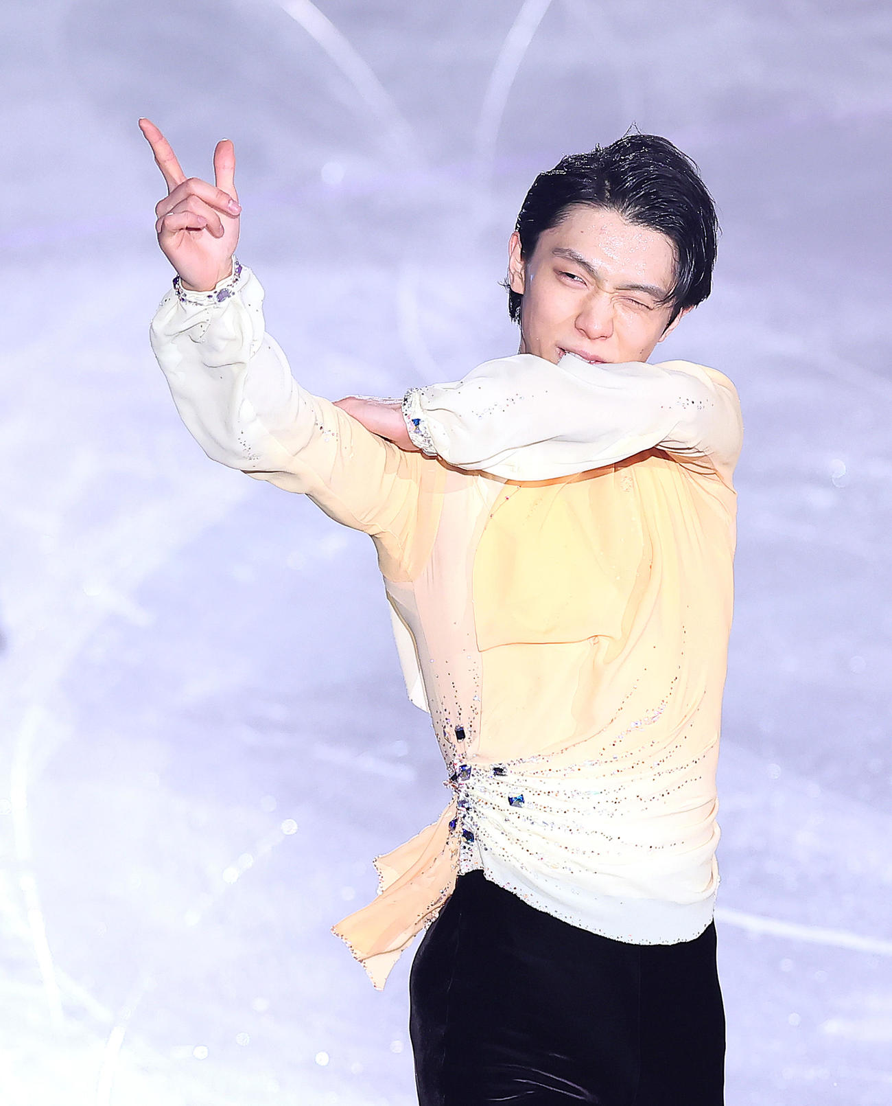 フィナーレで声援に応える羽生さん（撮影・足立雅史）