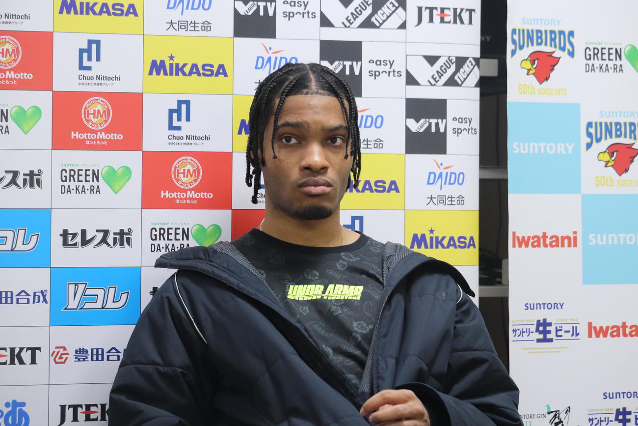 会見に出席したサントリーのデ・アルマス・アライン（撮影・竹本穂乃加）