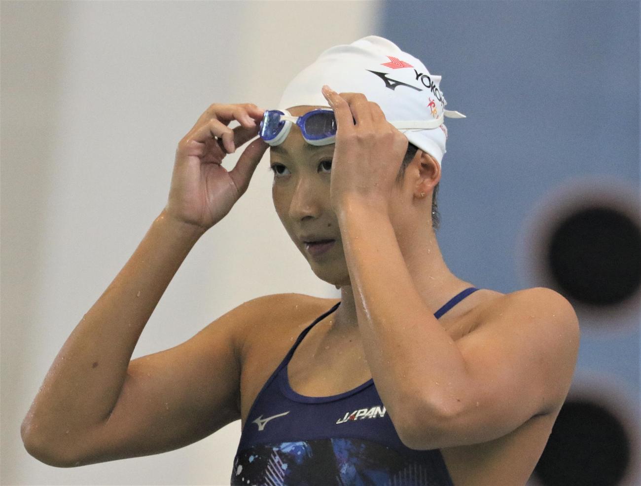 報道陣へ練習を公開した競泳女子の池江（撮影・藤塚大輔）