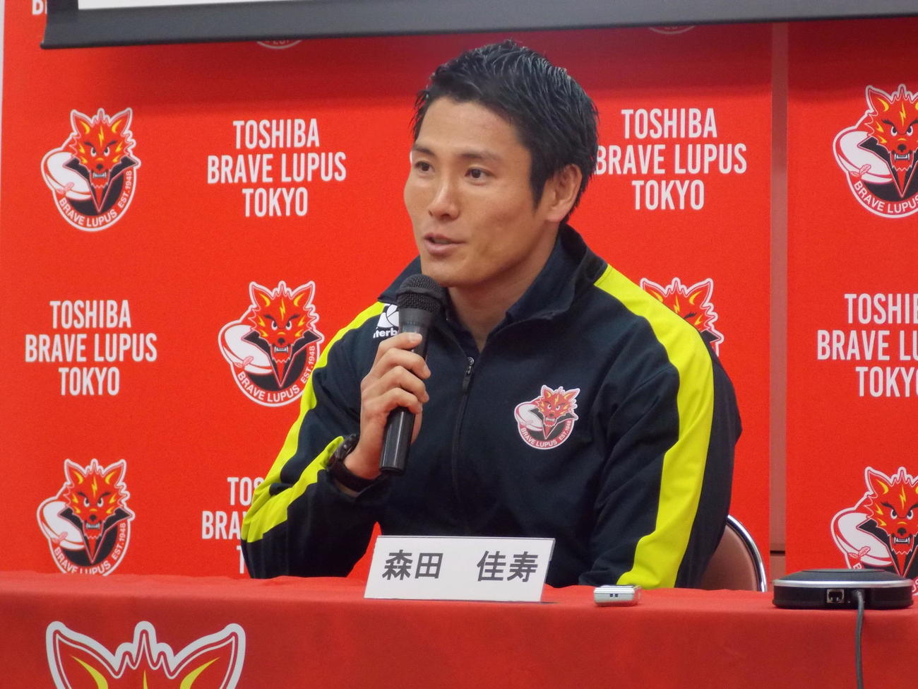 3月の定例記者会見で思いを語るBL東京コーチングコーディネーターの森田佳寿氏（撮影・松本航）