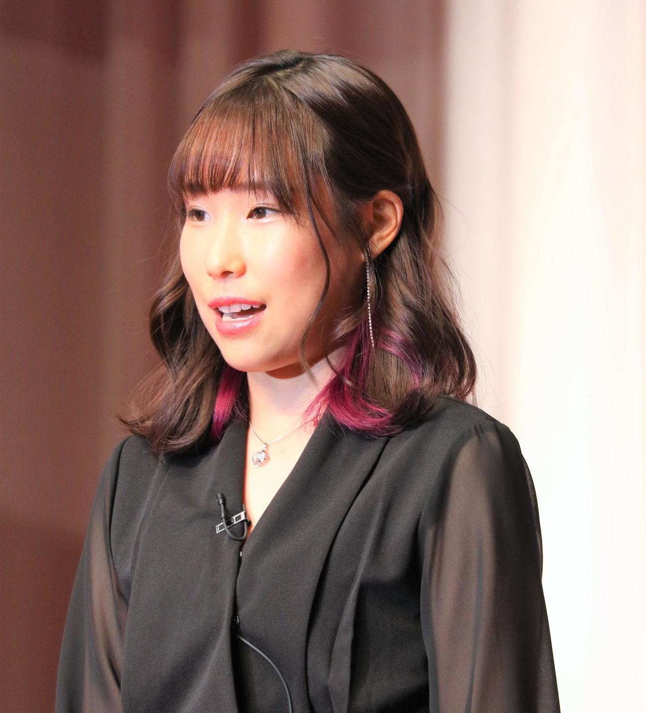 大学スポーツ協会の「UNIVAS AWARDS 2023－24」表彰式に登壇したフィギュアスケート女子の三原（撮影・藤塚大輔）