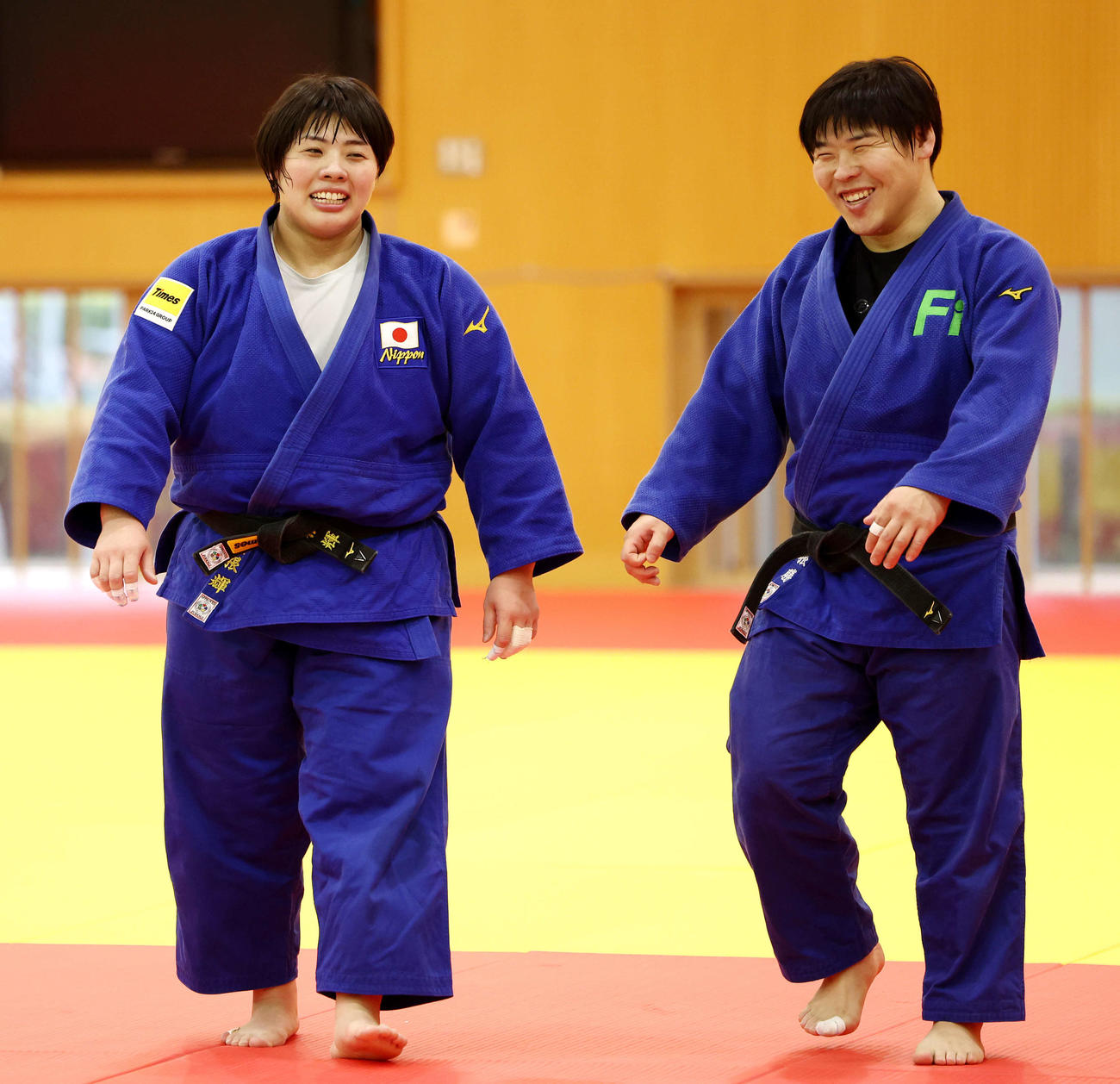 兄の勝氏（右）と合宿に臨む素根（撮影・河田真司）