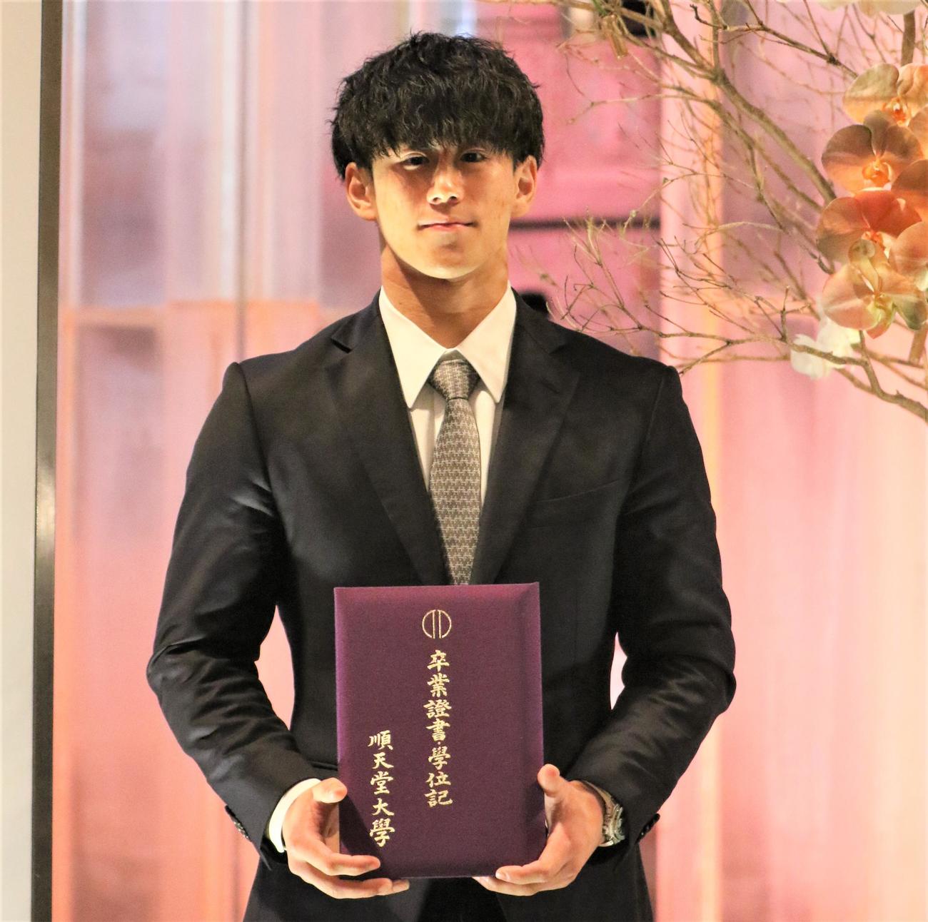 順大の卒業式に出席した体操男子の橋本（撮影・藤塚大輔）