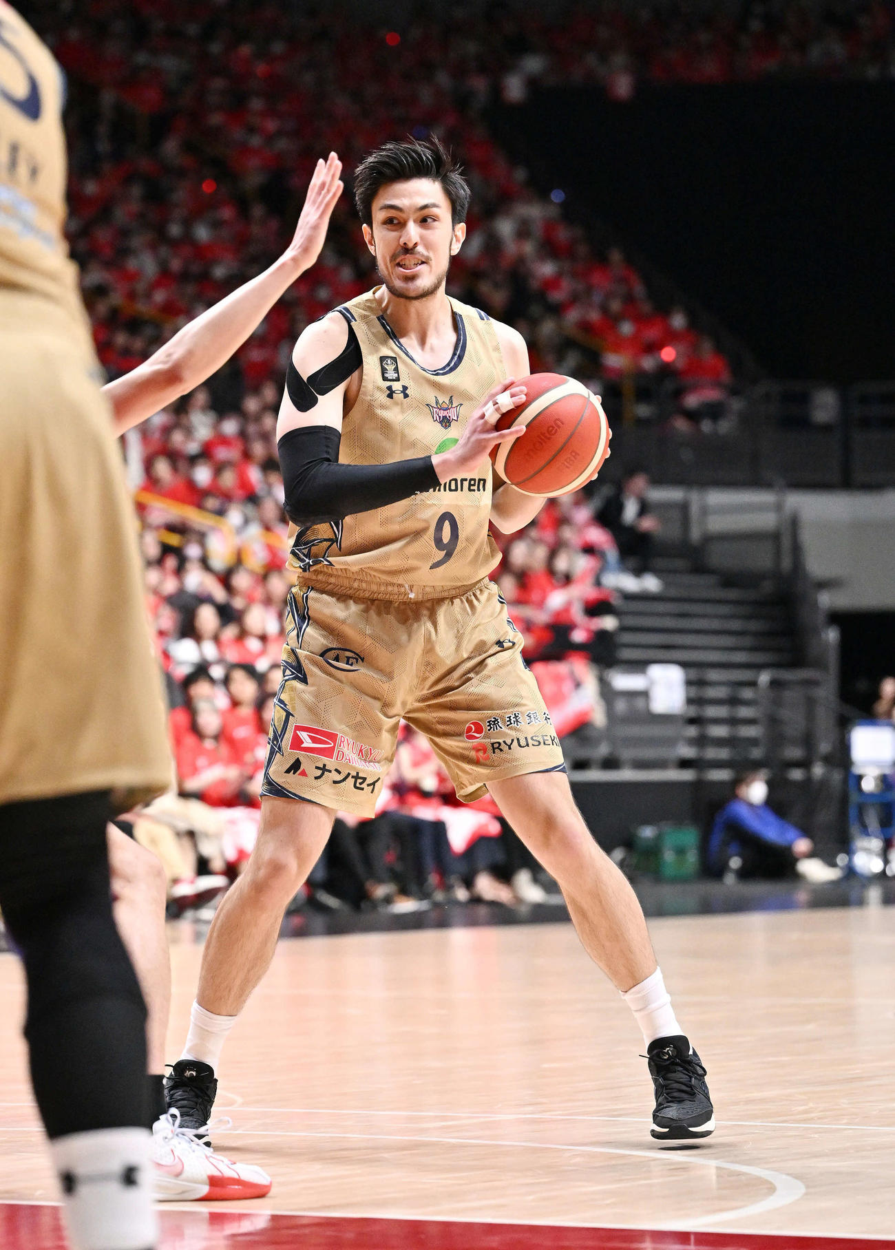 琉球対千葉J　第2Q、攻め込む琉球渡辺（撮影・滝沢徹郎）