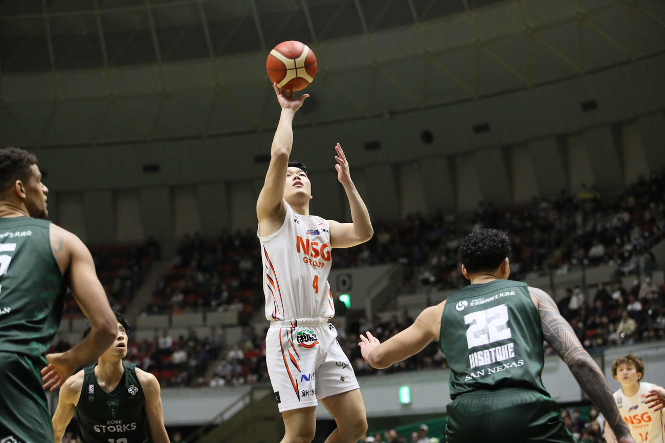 第2Q、シュートを放つ新潟・高橋（C）B．LEAGUE