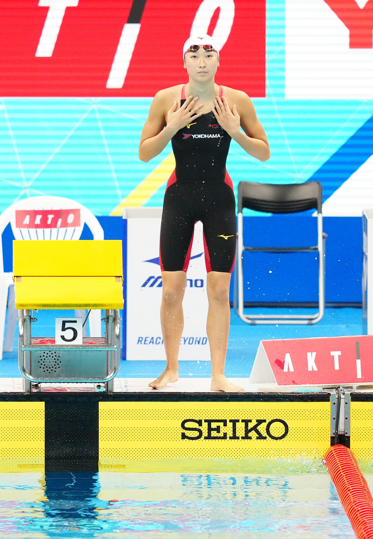 パリ五輪代表選考会の女子100メートルバタフライ予選に臨む池江（撮影・江口和貴）