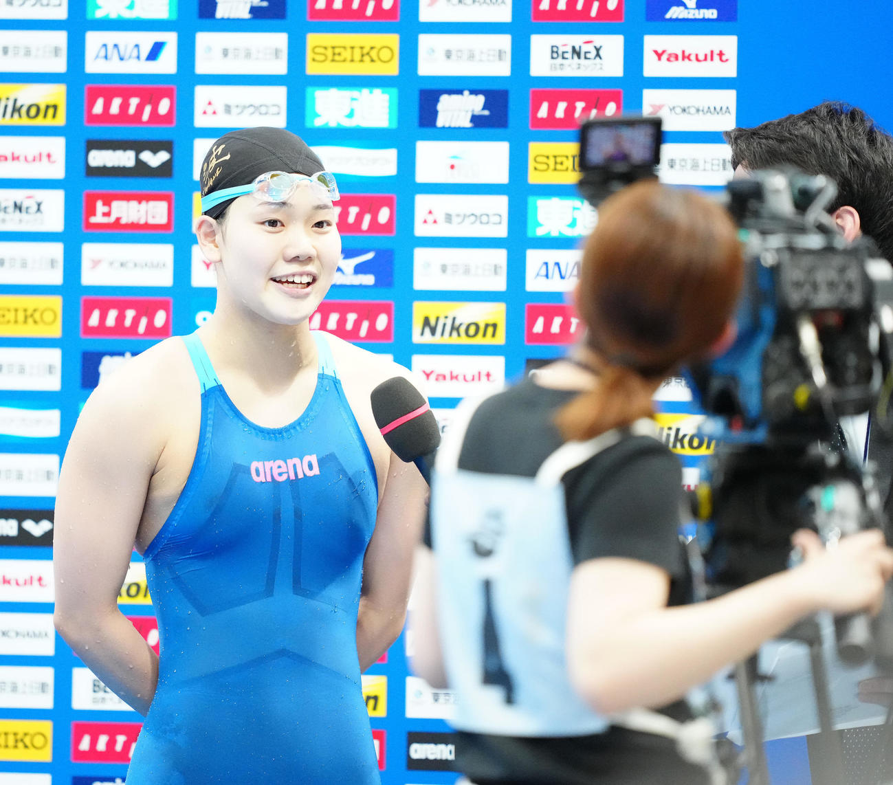パリ五輪代表選考会の女子100メートルバタフライ準決勝を終えインタビューを受ける平井（撮影・江口和貴）
