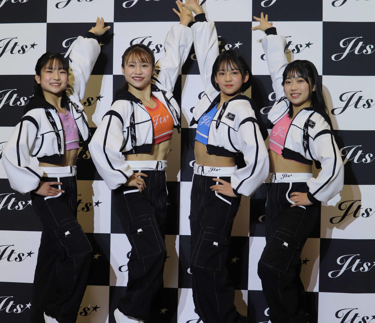 発表会見に登場した「Jts」メンバーの4人。左から高原菜心、杉原愛子、佐藤美結、久保田麗音（撮影・竹本穂乃加）