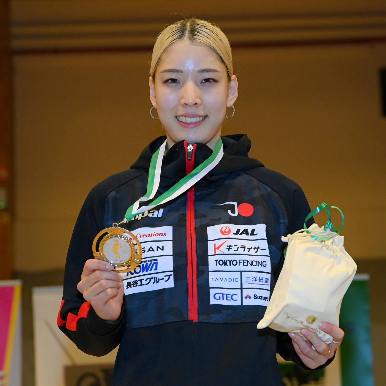 フェンシング女子サーブルのW杯個人で銀メダルを獲得した江村美咲（日本協会提供＝24年3月16日）