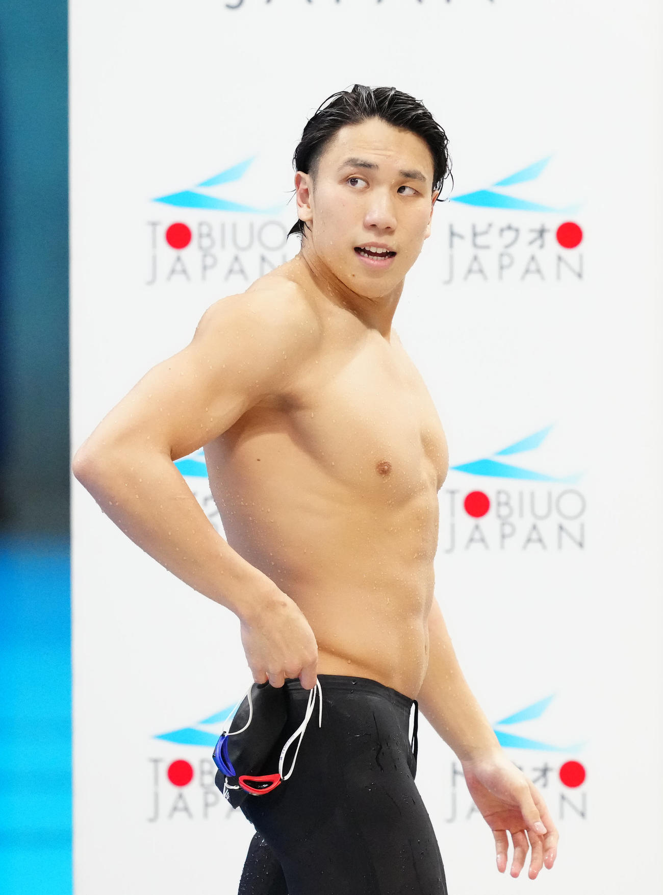 男子200メートル自由形準決勝を終え引き揚げる松元（撮影・江口和貴）