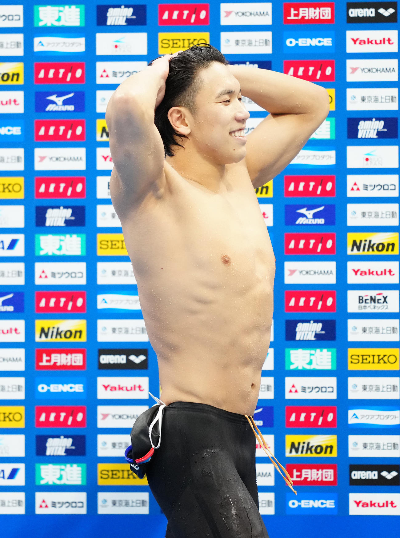 パリ五輪代表選考会の男子200メートル自由形予選を終え引き揚げる松元（撮影・江口和貴）