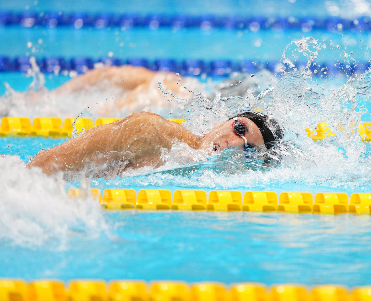 パリ五輪代表選考会の男子200メートル自由形予選で力泳する松元（撮影・江口和貴）