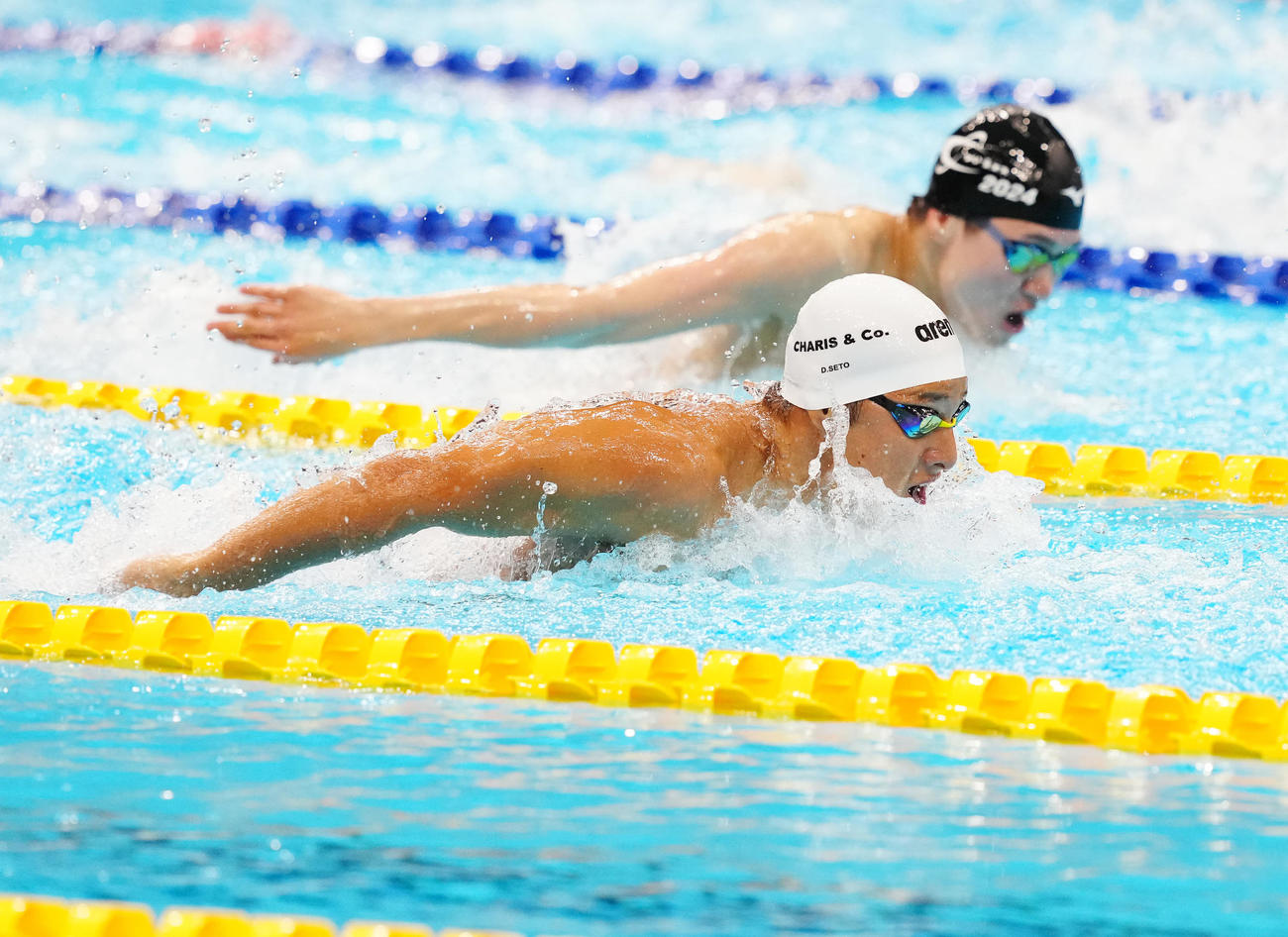 男子400メートル個人メドレー決勝に臨む瀬戸。後方は松下（撮影・江口和貴）