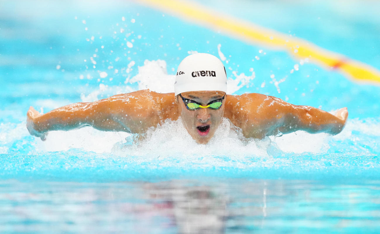 パリ五輪代表選考会の男子400メートル個人メドレー予選で力泳する瀬戸（撮影・江口和貴）