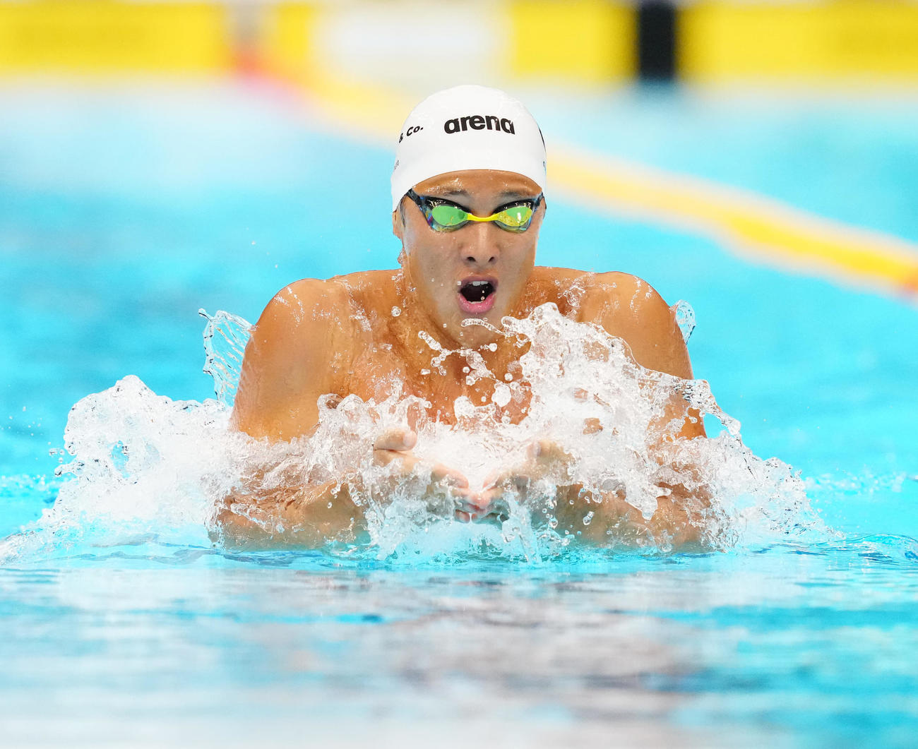 パリ五輪代表選考会の男子400メートル個人メドレー予選で力泳する瀬戸（撮影・江口和貴）