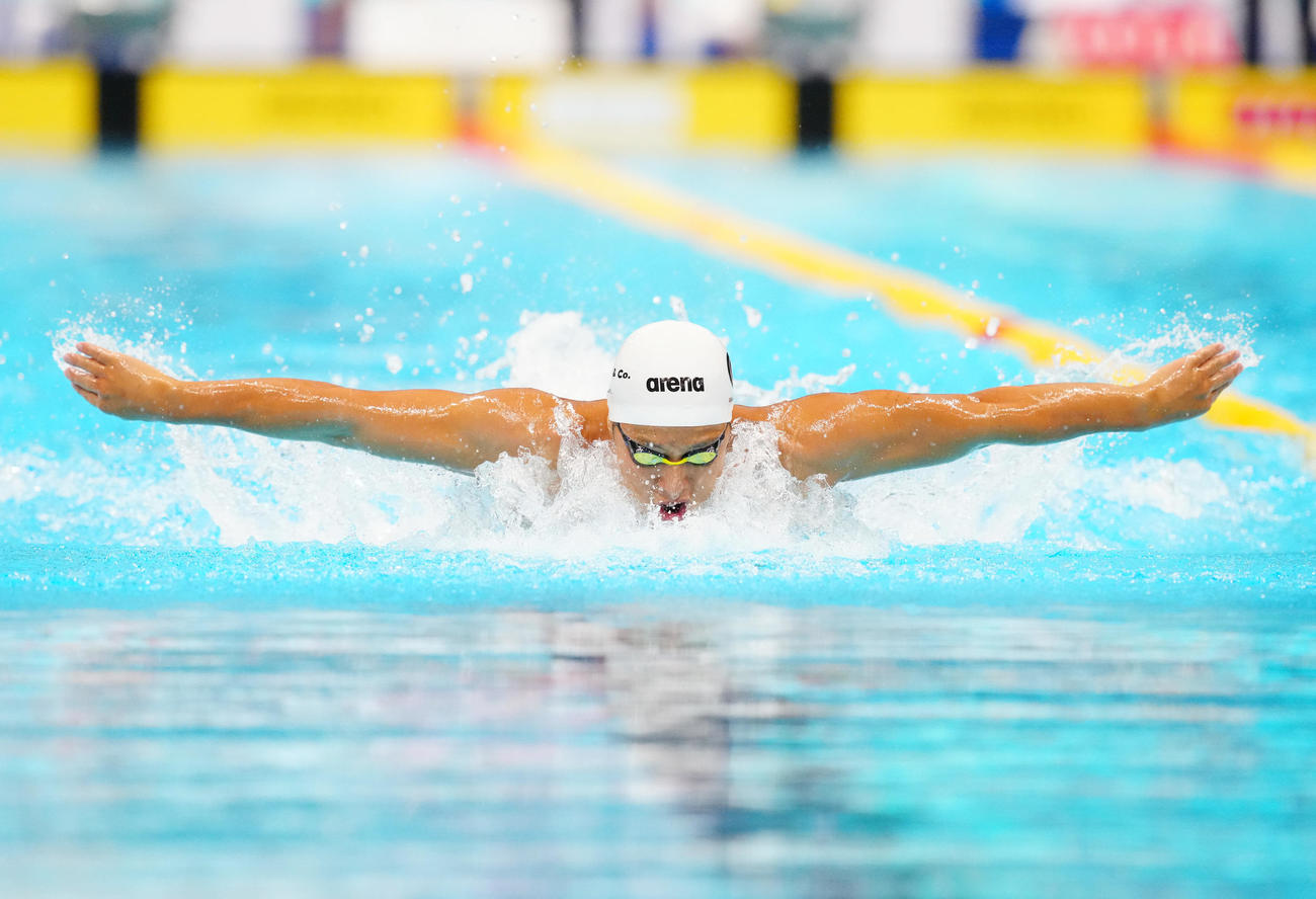 パリ五輪代表選考会の男子400メートル個人メドレー予選で力泳する瀬戸（撮影・江口和貴）