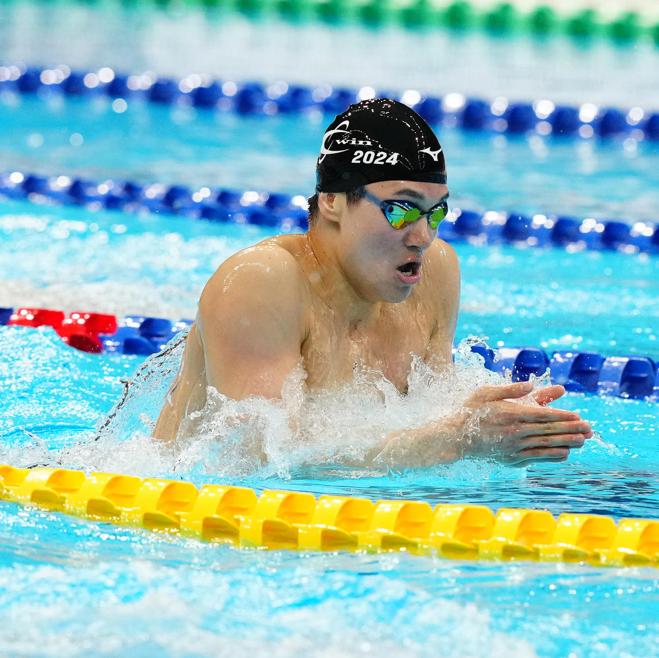 男子400メートル個人メドレー決勝で力泳する松下（撮影・江口和貴）