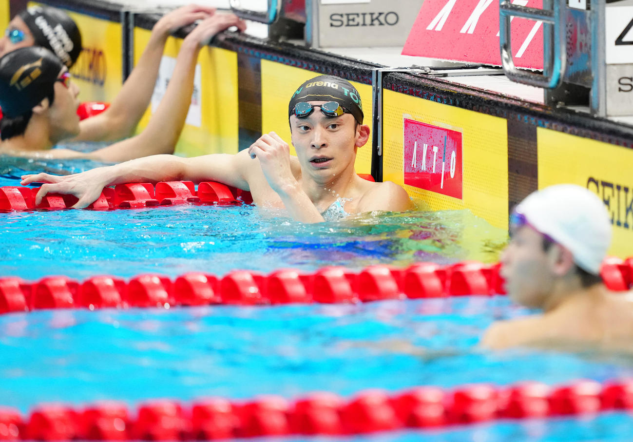 パリ五輪代表選考会の男子100メートル背泳ぎ決勝後、厳しい表情の入江（撮影・江口和貴）