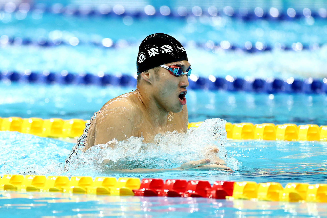 男子200メートル平泳ぎ予選　力泳する深沢（撮影・河田真司）