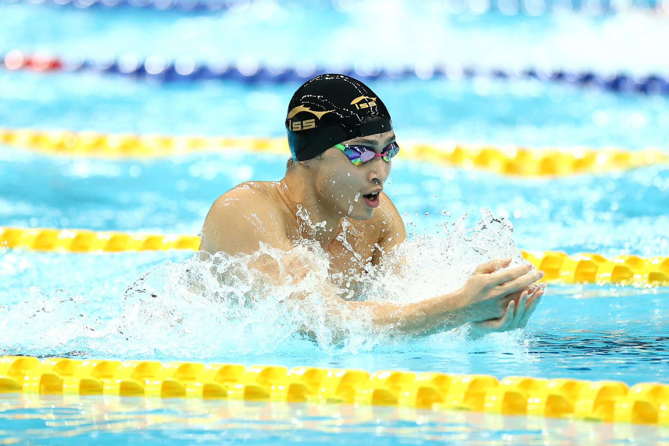 男子200メートル平泳ぎ準決勝　力泳する花車（撮影・河田真司）