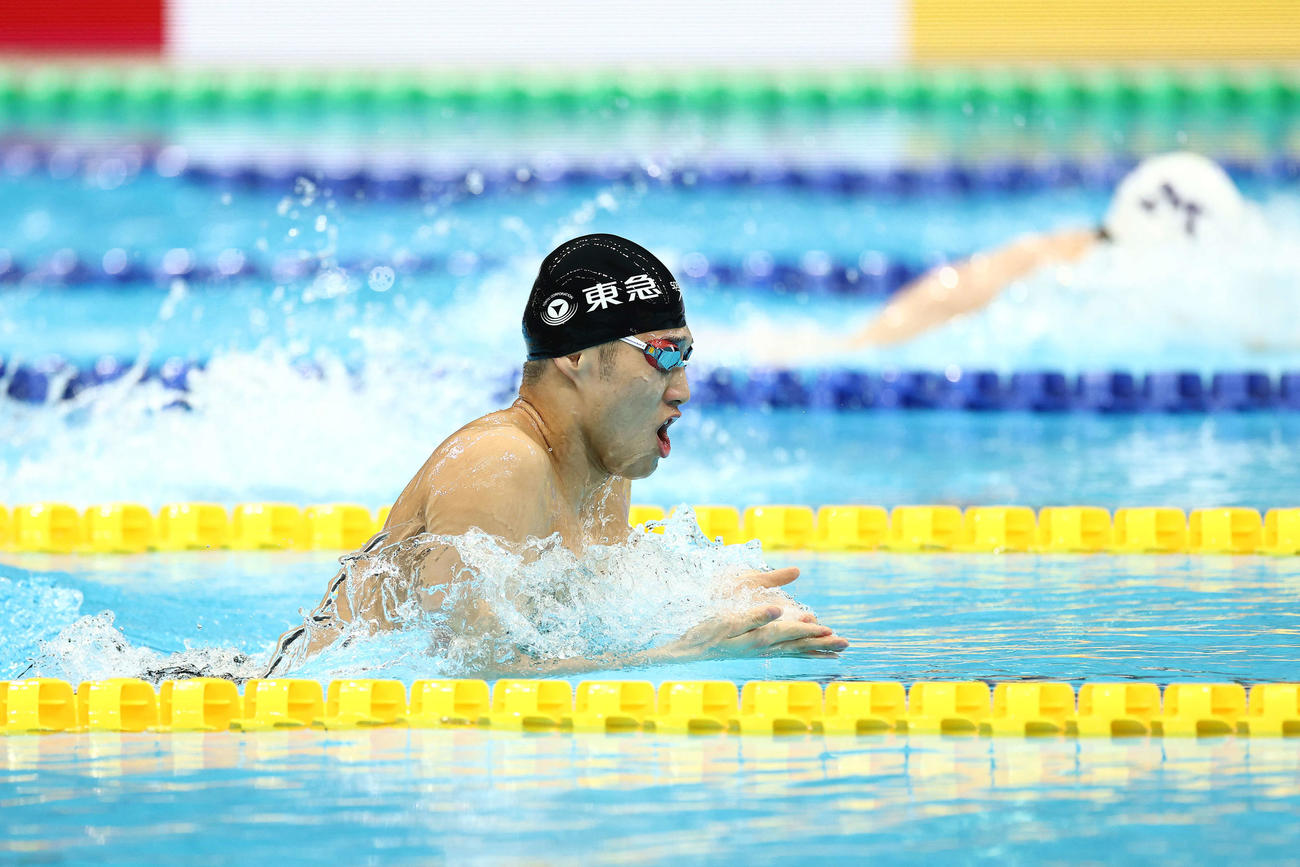 男子200メートル平泳ぎ予選　力泳する深沢（撮影・河田真司）