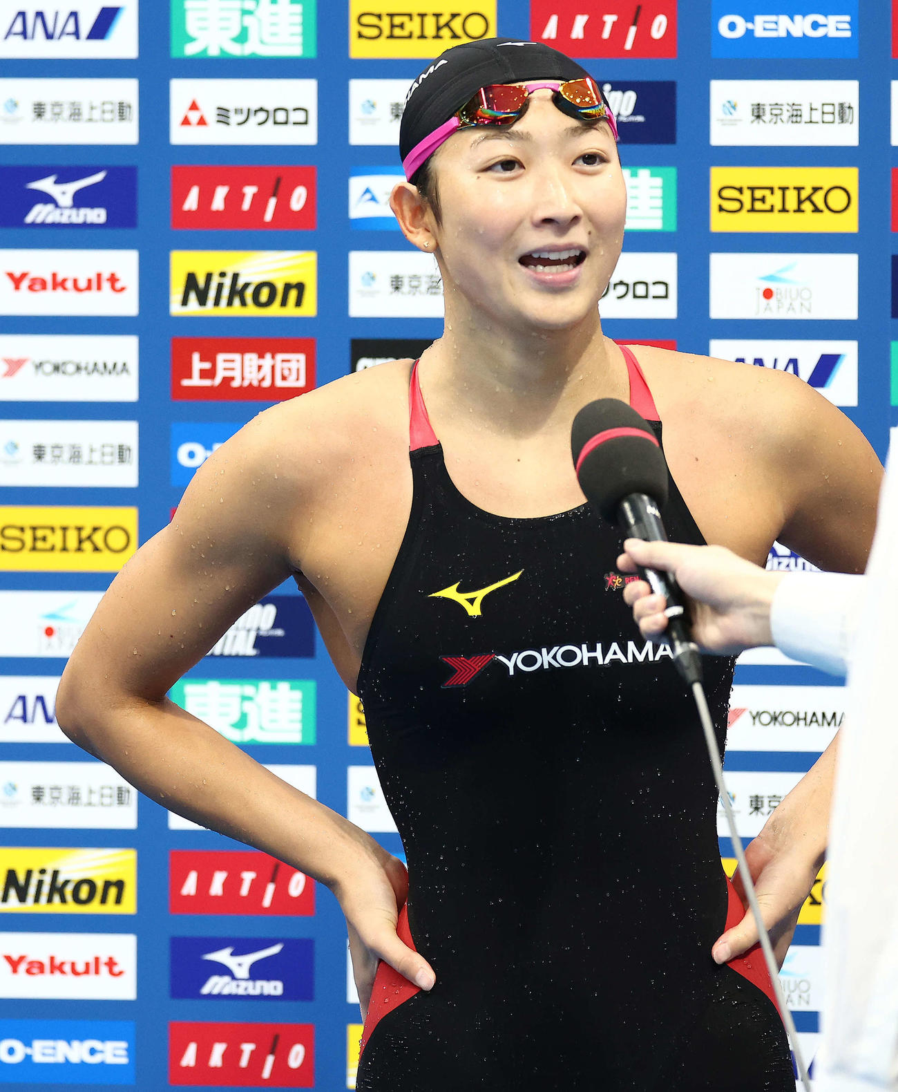 女子100メートル自由形決勝を終え、インタビューに答える池江（撮影・河田真司）